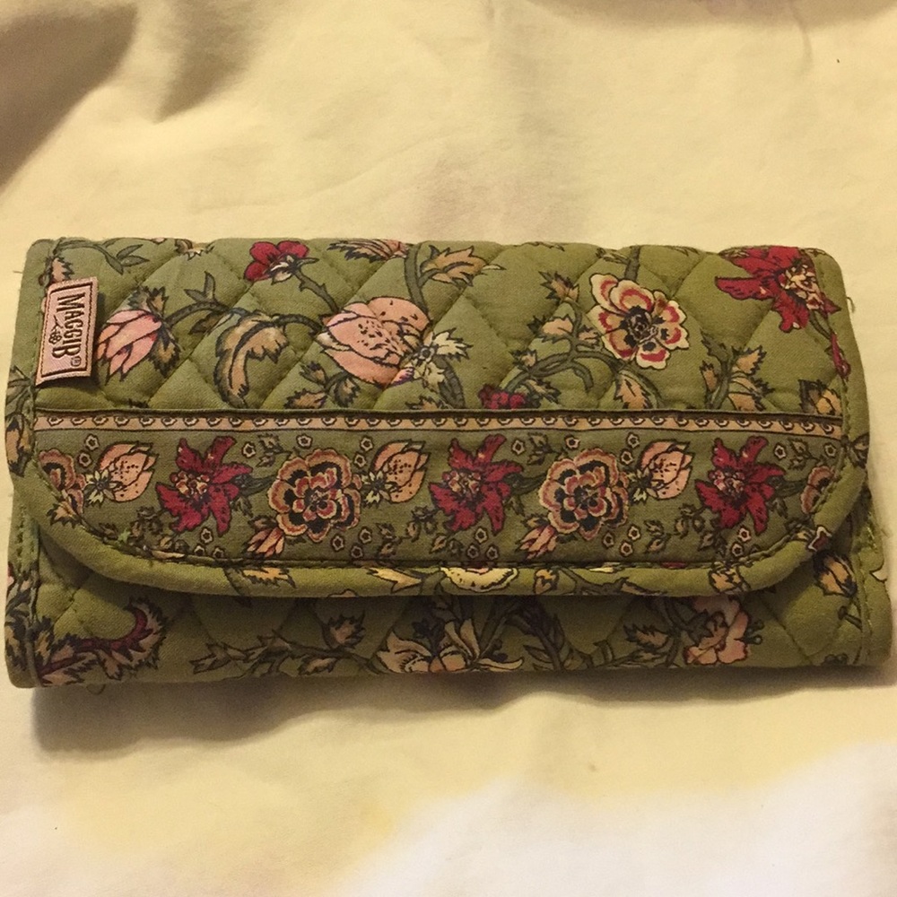 Maggie B Green Floral Quilted Wallet EUC
